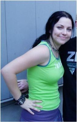 salut les dingue de cette dingue